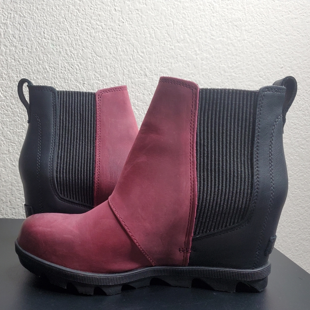 Sorel Joan of Arctic wedge, size 6, black & dark red
